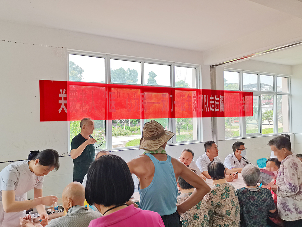 义诊现场.jpg