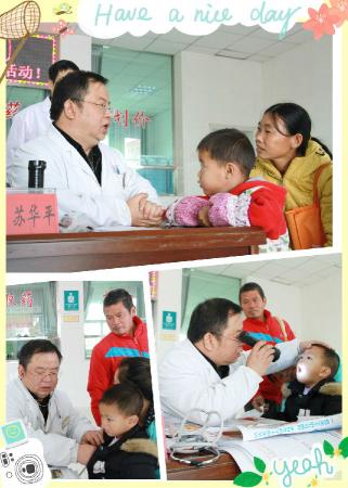 5 儿科首席主任苏华平为群众义诊.jpg