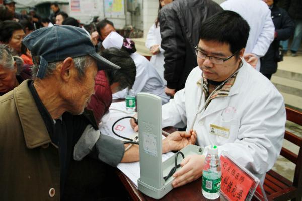 5 心内科1区副主任陈礼学义诊.jpg