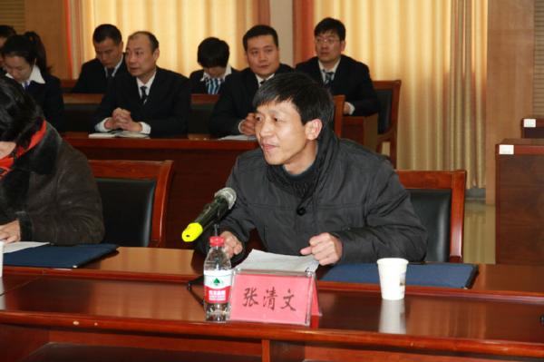3张主任主持会议.jpg