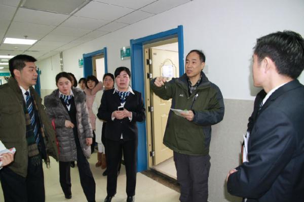 5康教授现场查看.jpg