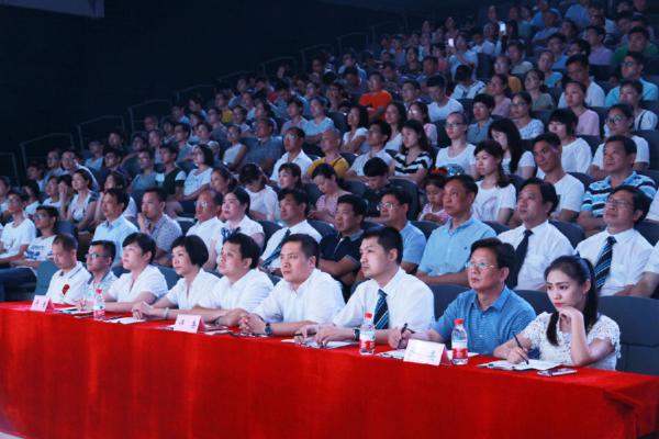 07 演讲比赛评委团.jpg