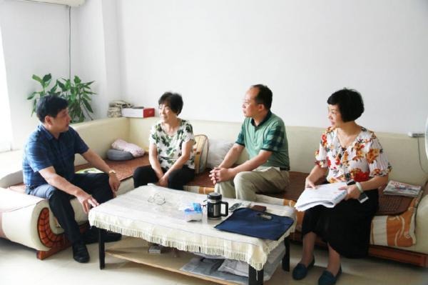 徐必生院长看望退休老干部 (3).jpg