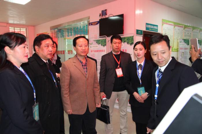 13 专家组到杨林社区医院进行查看.jpg