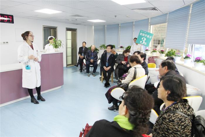 05 参观生殖医学科.jpg