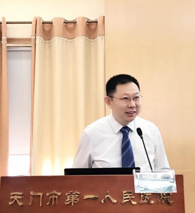 04同济医院泌尿外科党支部书记陈忠教授致辞并授课.jpg