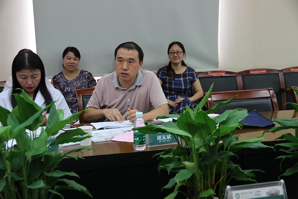 1-7湖北省卫生计生委行政审批中心主任胡友斌宣布市一医通过产前诊断技术服务机构现场评审.JPG