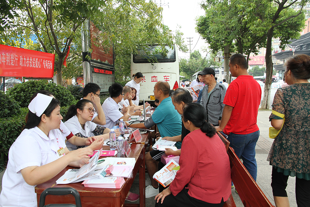 义诊现场 (2).JPG