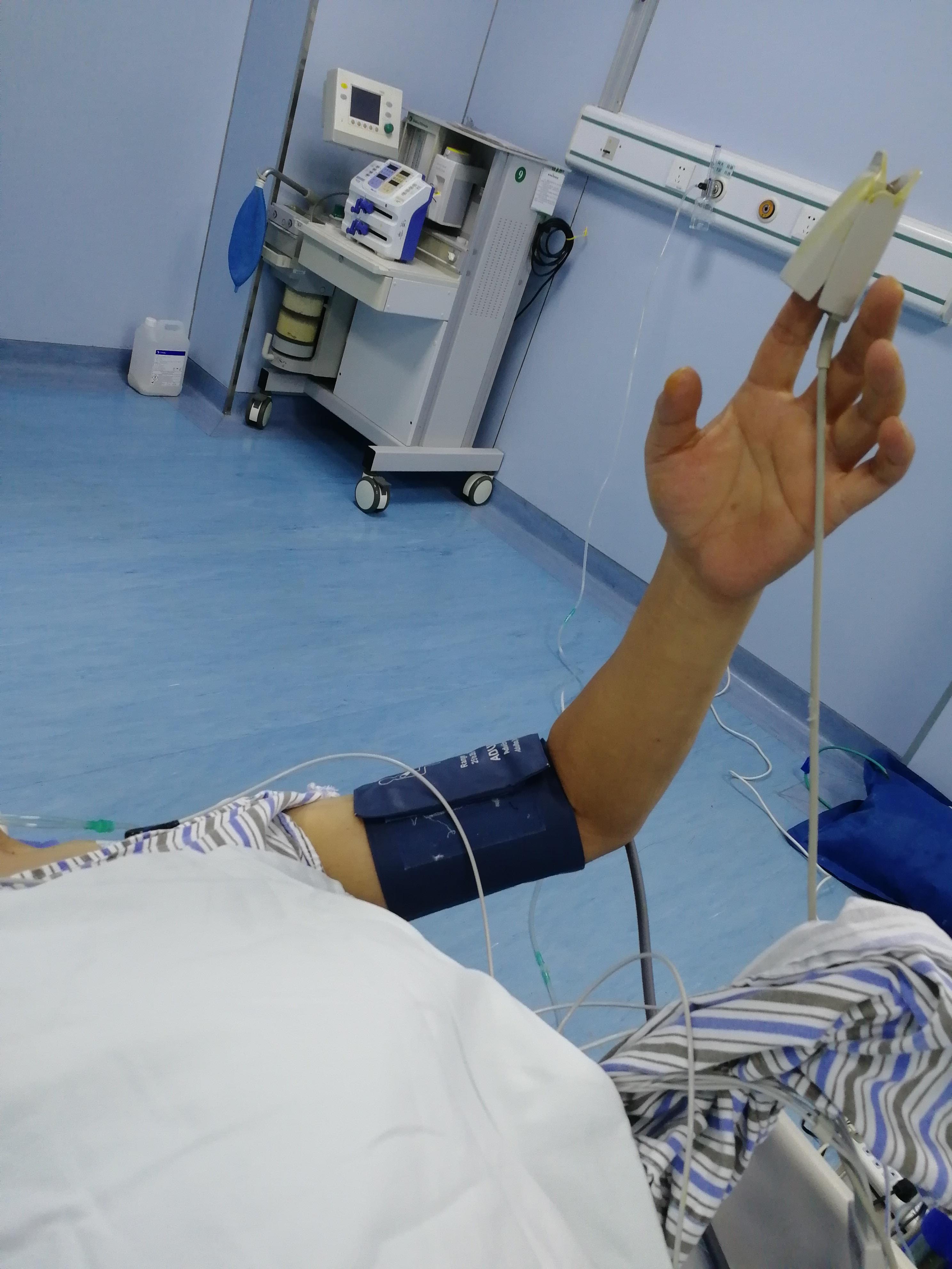 4手术结束时患者瘫痪的左侧上、下肢即可抬离床面1(小图).jpg