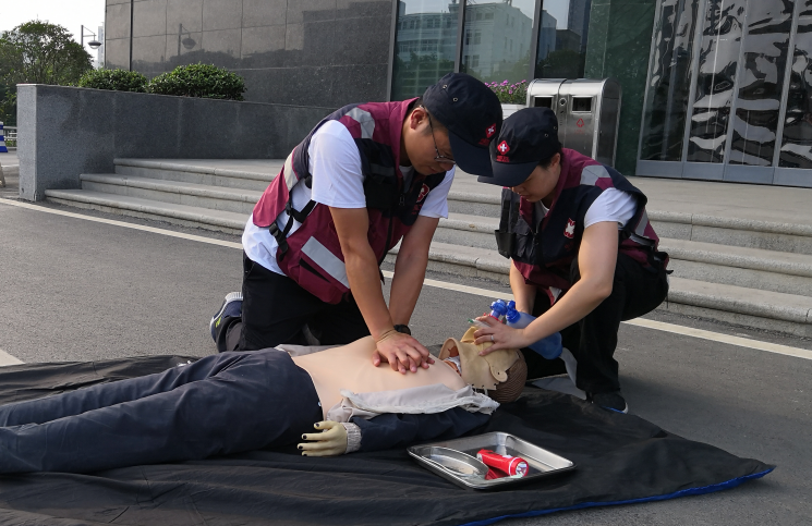 4.溺水患者的抢救(双人CPR).png