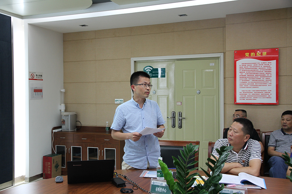 5.疾控中心消杀办黄汉华科长对病媒生物防治达标具体工作要求进行了专业技术知识培训.JPG