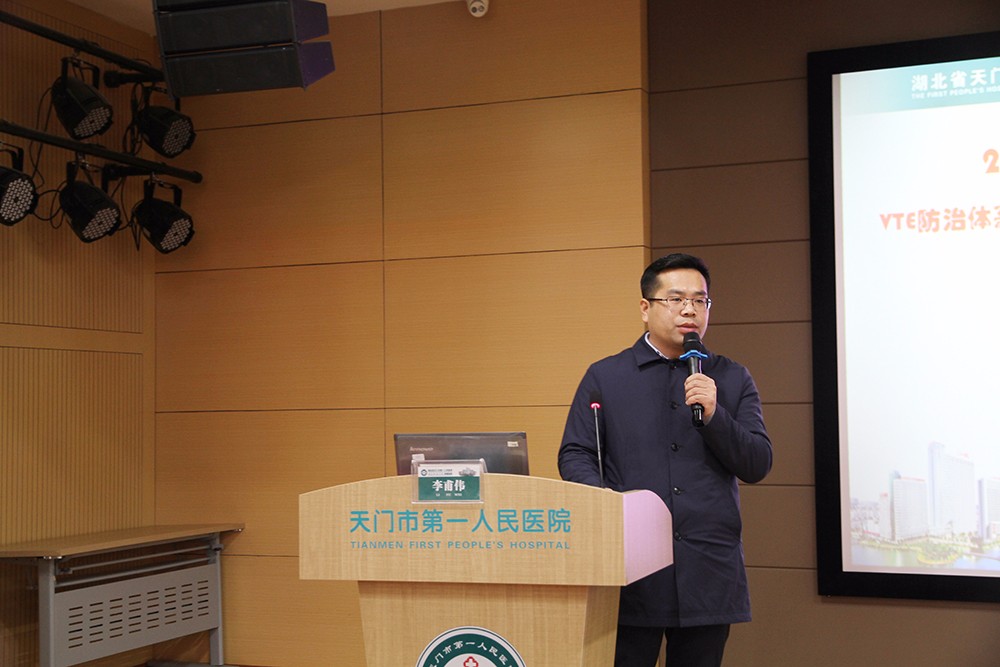 19.付小兵院士物理治疗技术应用研究院李甫伟博士授课.JPG