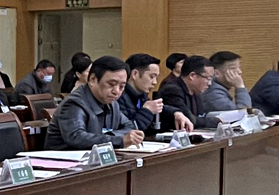 图2-院长严想元主持会议.jpg
