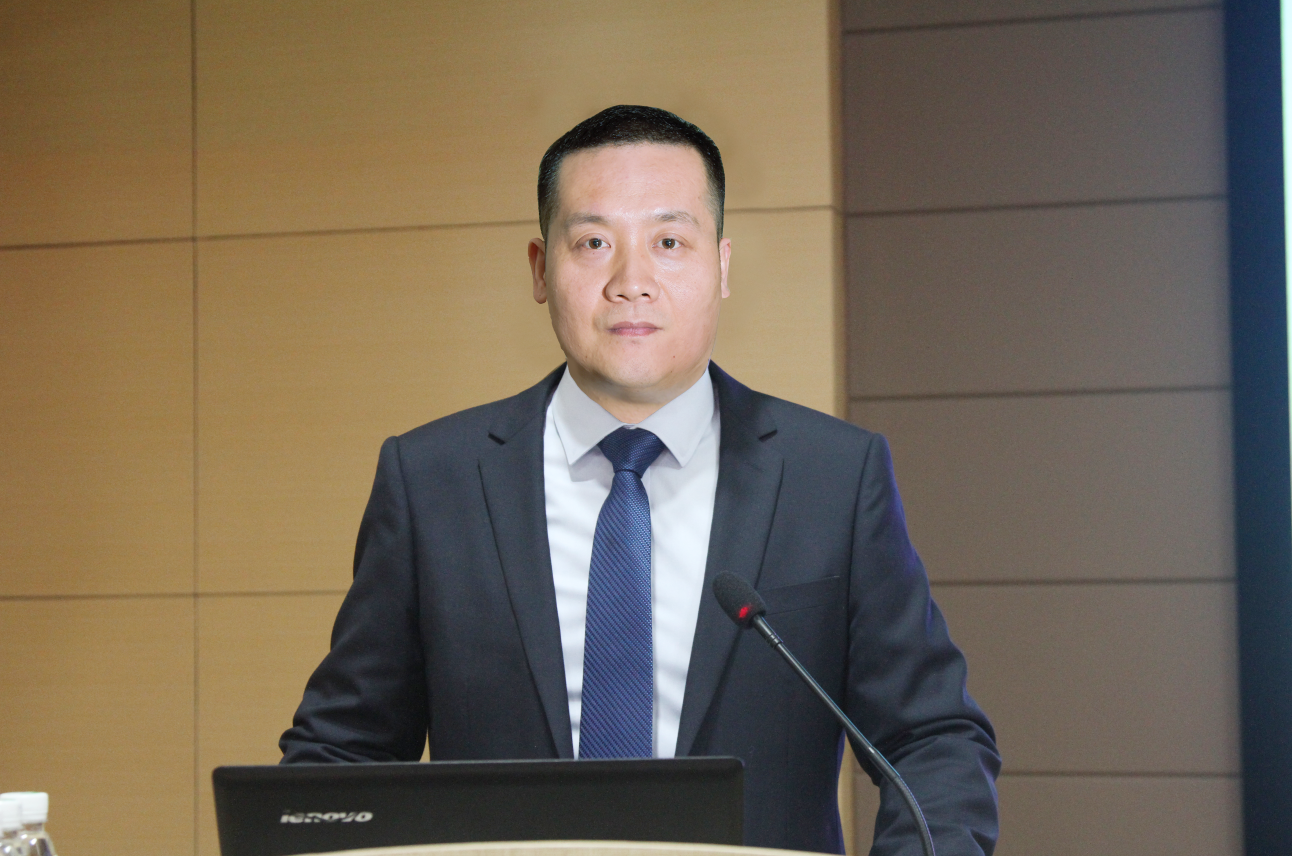 2.天门一医党委委员、副院长陶治鹤致辞.png
