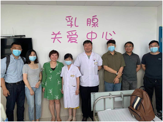 人员合影.png