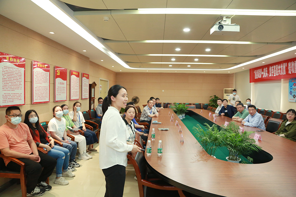 6.武汉大学中南医院重症医学科王静教授作体外生命支持技术中心简介.JPG