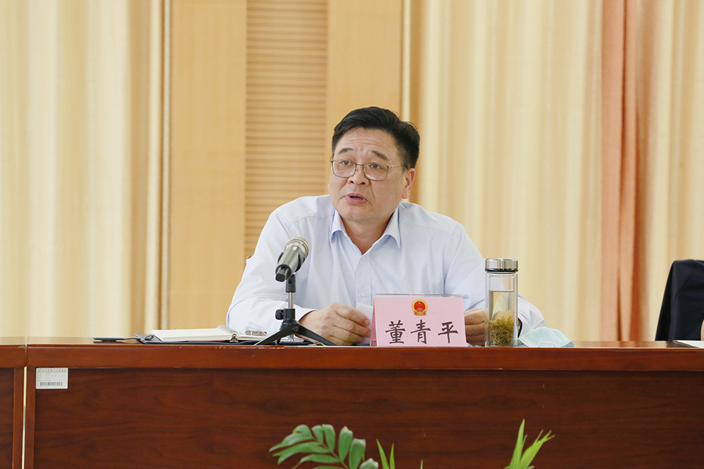 2.市人大常委会党组书记、副主任董青平讲话.JPG