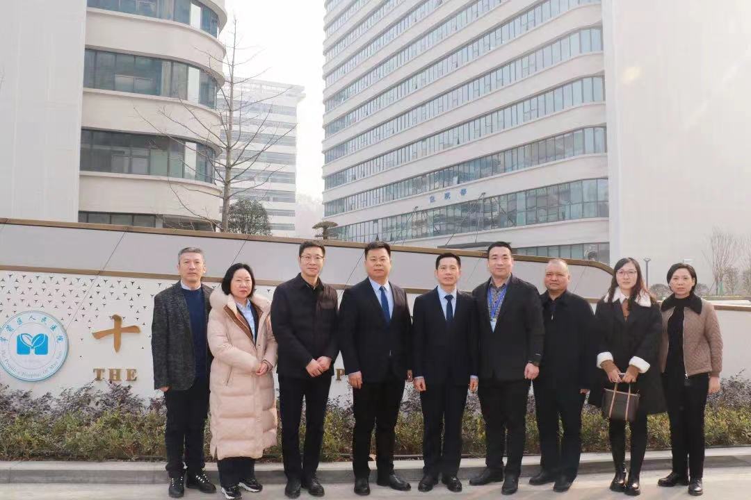人员合影 (2).jpg