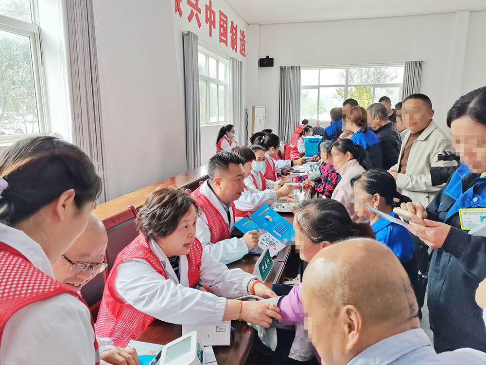 6.义诊现场.jpg