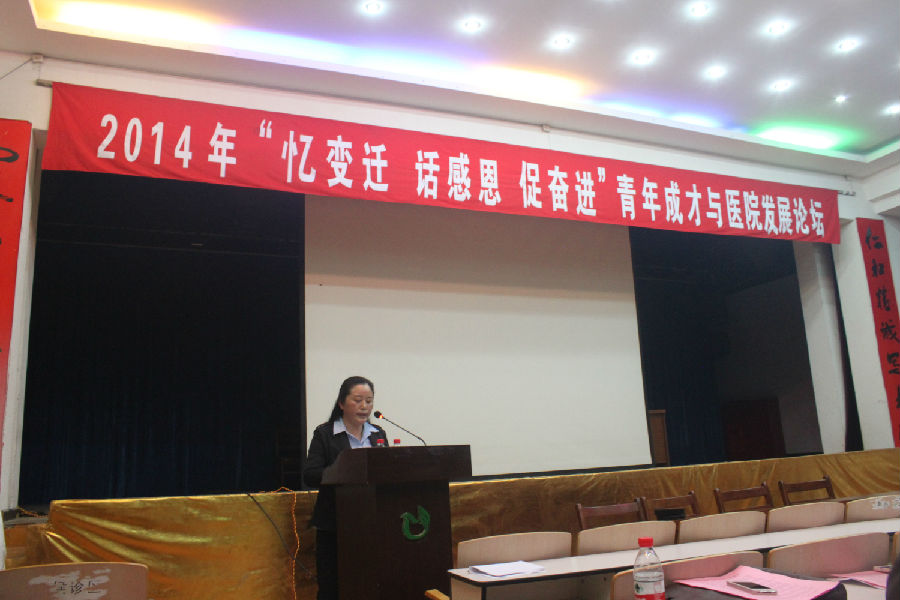 4 市“十佳护士”代表杨谷安作演讲.jpg