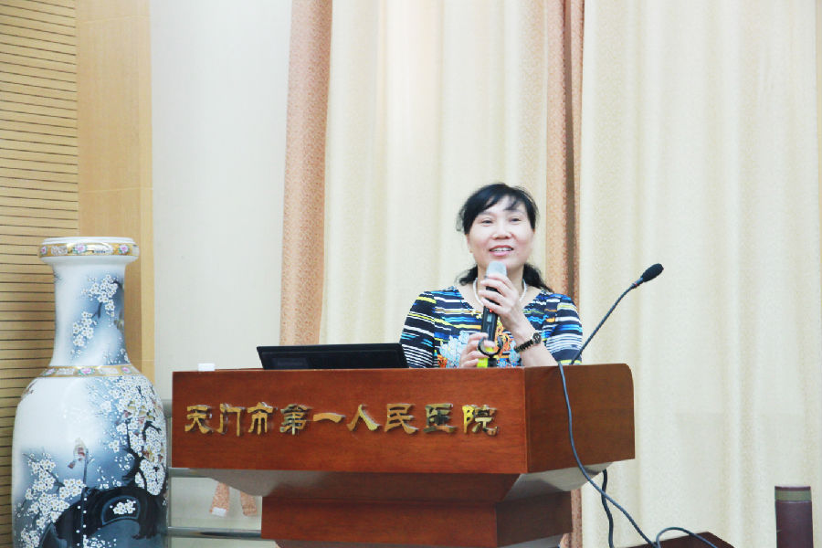 2 院感科主任杨萍培训院感知识.jpg